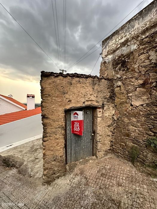 Armazém para reconstruir - Valhascos / Santarém