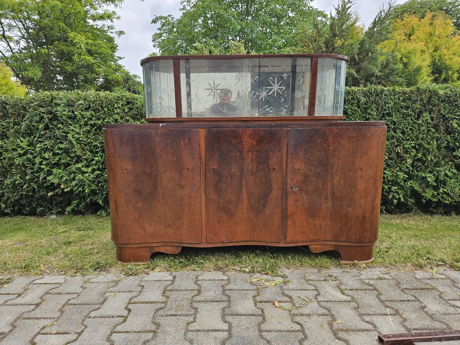 Stary kredens stołowy