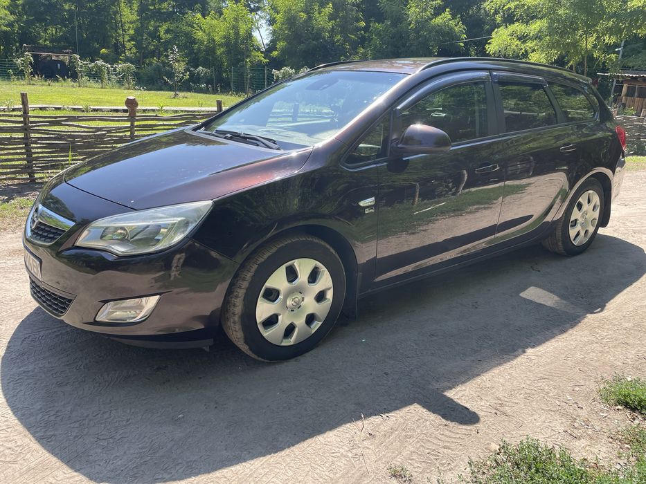 ТЕРМІНОВИЙ ПРОДАЖ Opel Astra j 2012 рік 1.3