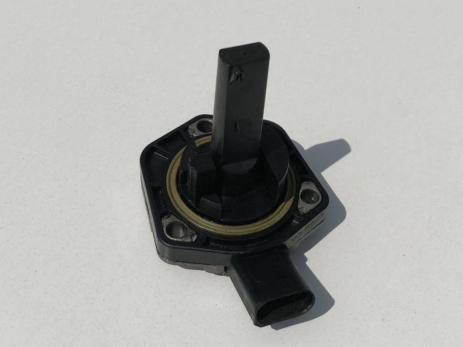 Датчик уровня масла двигателя Passat B6 2.0 BMP BKP BMR CBA BLR BVY