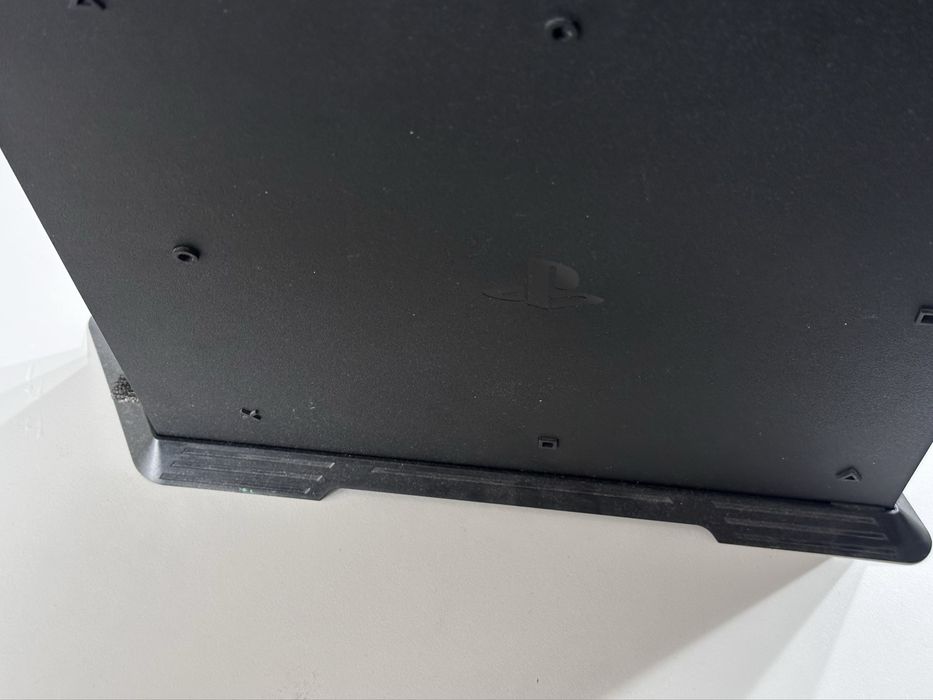 Sony PlayStation 4 PRO + 2 pady