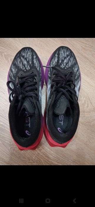 Ténis Asics NovaBlast3