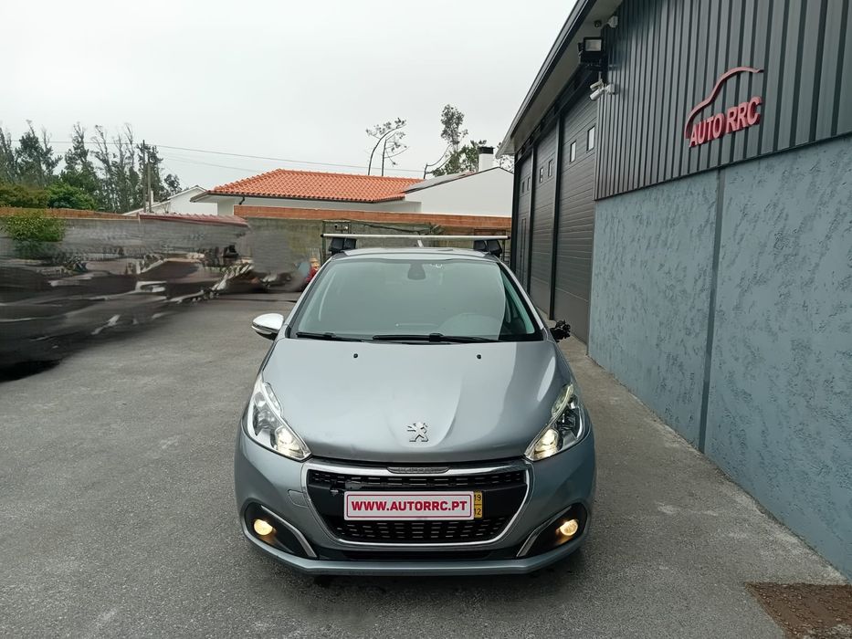 Peugeot 208 1.5 bluehdi Signature - Nacional  ( pequeno sinistro  )