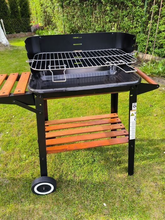 nowy grill węglowy