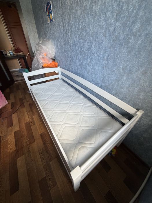 Ліжко з матрацом