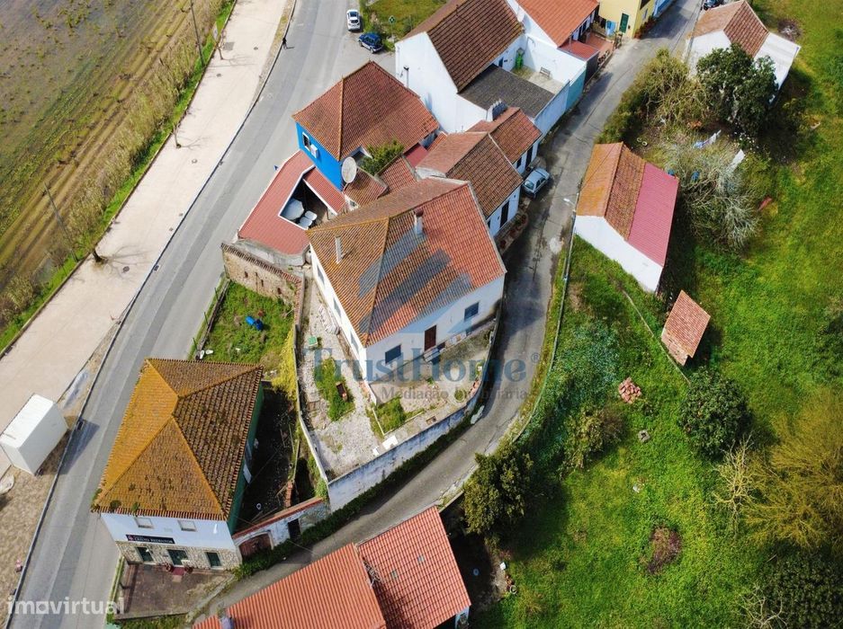V4 para remodelação em São João da Ribeira a 13 Km de Rio Maior