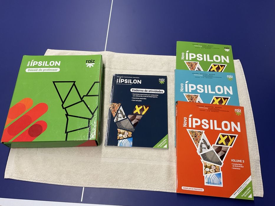 Manuais e dossiê de matematica A 10°ano