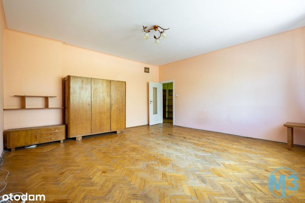 Klimat w sercu Stalowej Woli – parkiet, wysokie sufity i potencjał!
