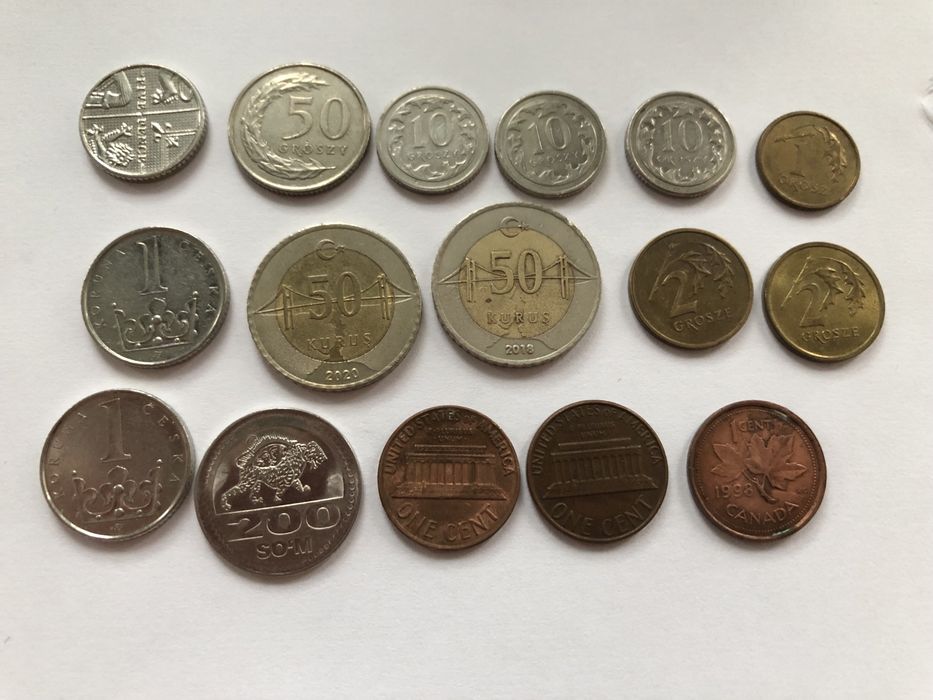 Різні монети різних країн
