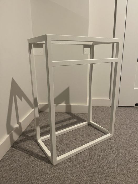 Stelaż pod umywalkę 23x44 cm biały