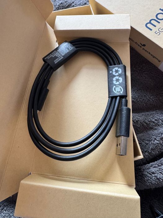 Продам телефон(новый)