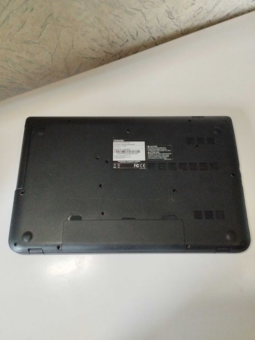 Ноутбук Toshiba C70D-B10 | 17.3 дм | 4 ядра AMD A4-6210 | видео 1гб | 8/1000гб | батарея час