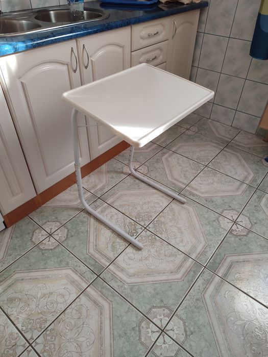 Nowy biały stolik wielofunkcyjny organizer