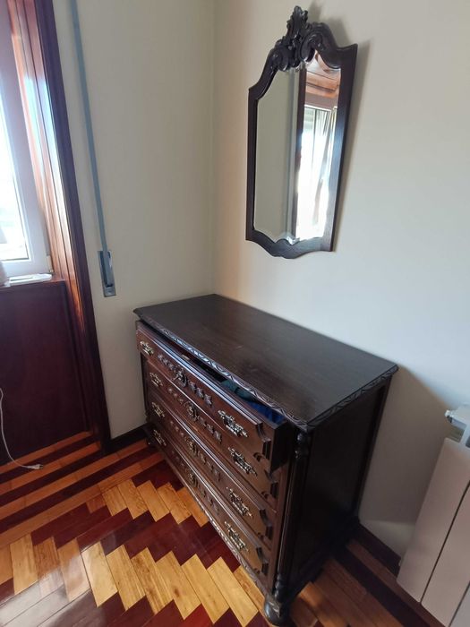 Quarto em madeira maciça estilo antigo