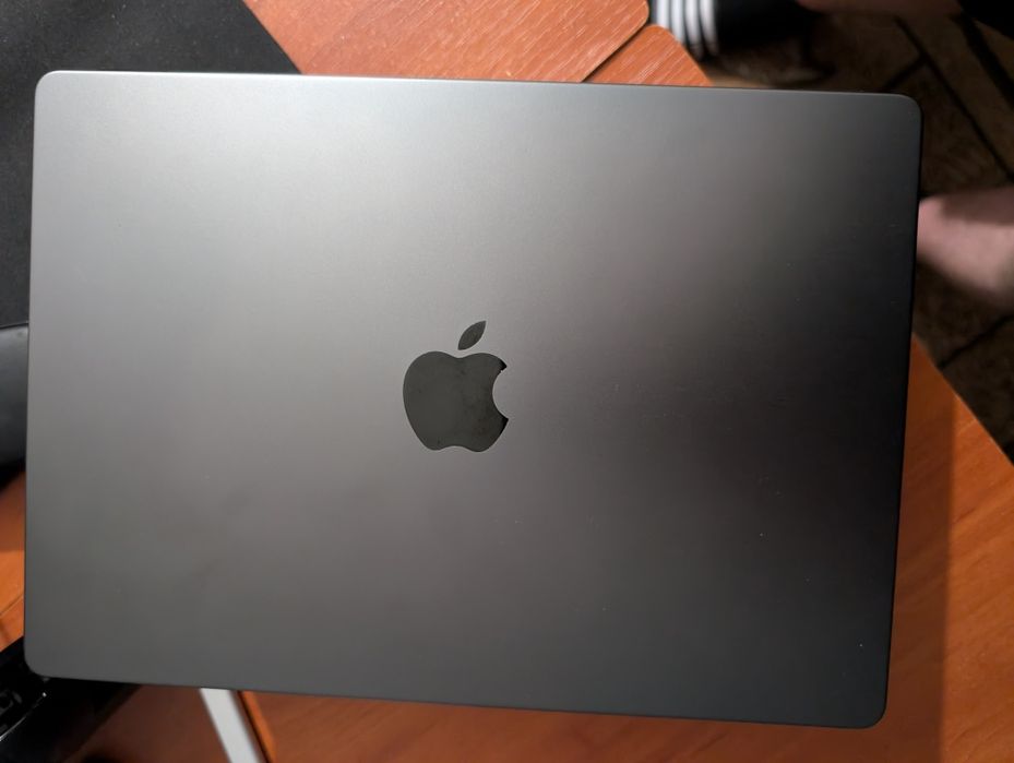 Продаю macbook pro space black m5 16/1tb ще на гарантії
