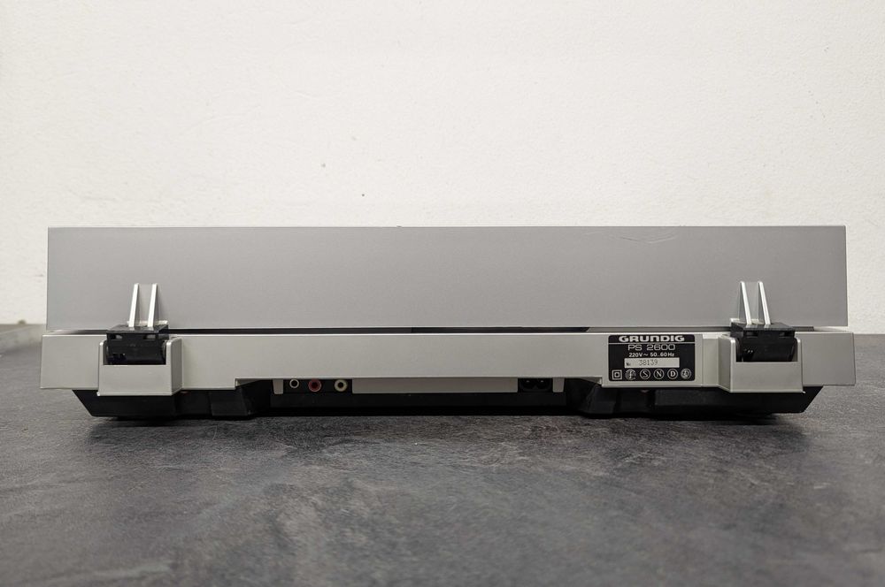 Програвач платівок  Grundig PS 2600.