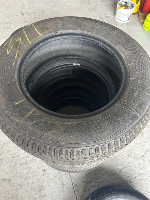 Шини б/в зимові 215 70 16