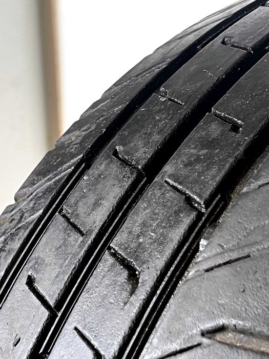 Pneus Continental Conti Van Contact 200 - 205/65/16 C - Como NOVOS