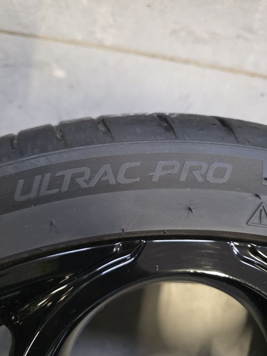 Felgi aluminiowe z oponami 225/40R18 Alfa Romeo Giulietta