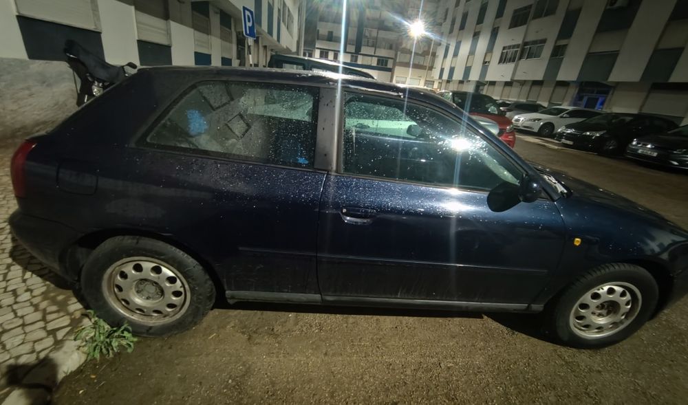 ( Novas fotos interiores )Vendo Audi A3 de 99 em muito bom estado rest