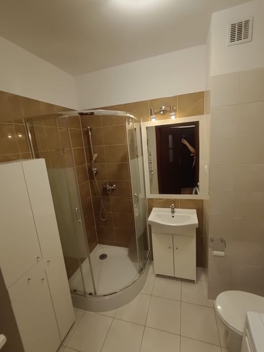 Mieszkanie 35 m² – klimatyzacja, balkon, 1800 zł