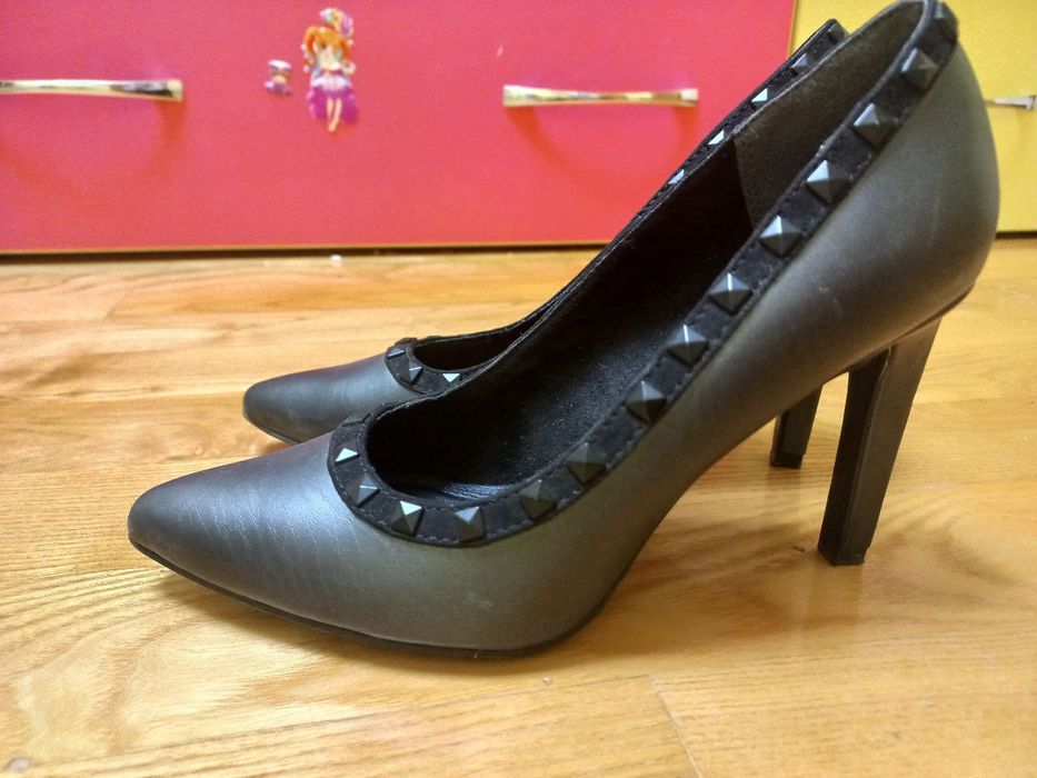 Класичні. Трендові туфлі. Лодочки. взуті 1 раз