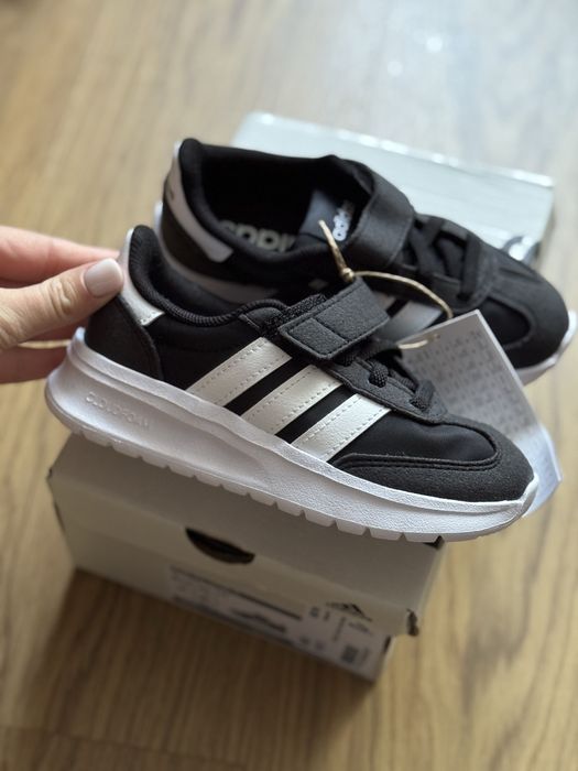 НОВІ кросівки adidas Run 70s 2.0 Shoes Kids  28 розмір , 16,5см , кросівки легкі для хлопчика