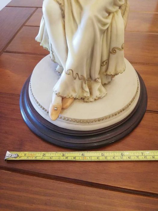 Estatueta em marfinite