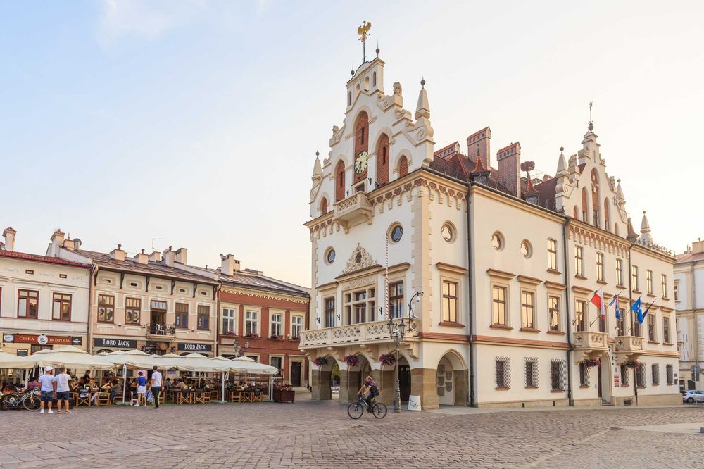 Mieszkania na doby Rzeszów HANDY APARTAMENTY + parking i obsługa 24h