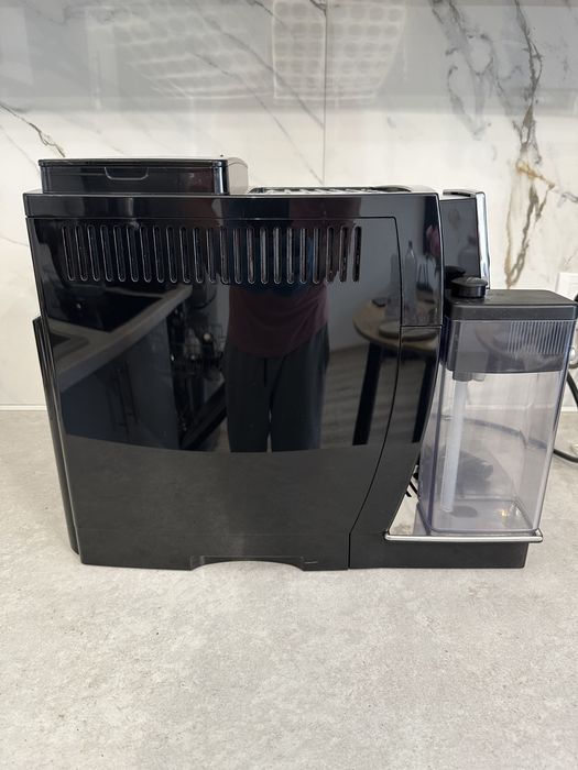 Ekspres do kawy Delonghi Cappuccino ECAM 23.450.B  bdb stan