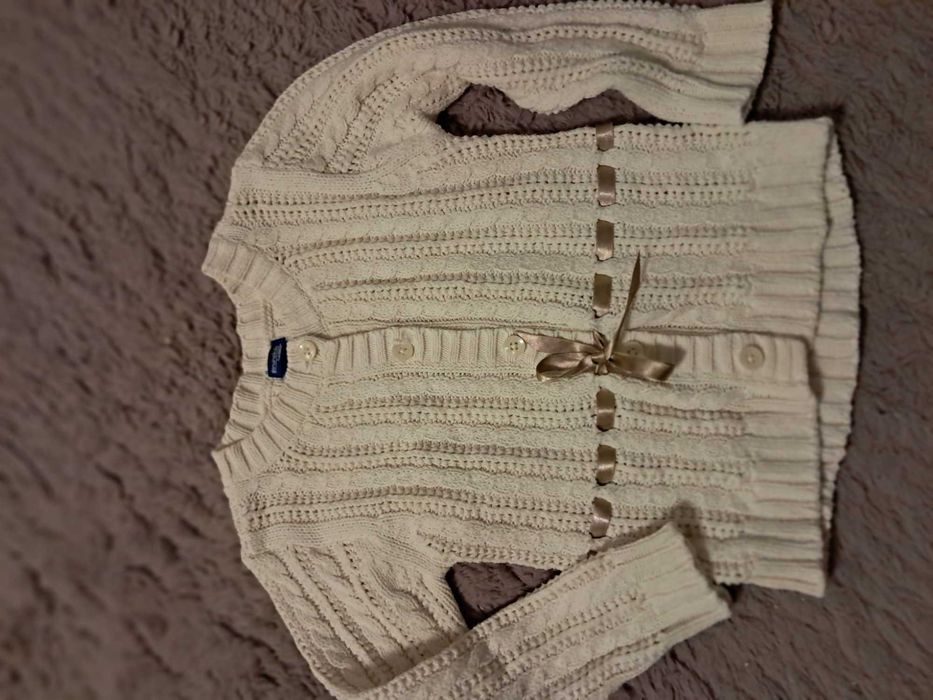 Elegancki ciepły sweterek dla dziewczynki r. 104