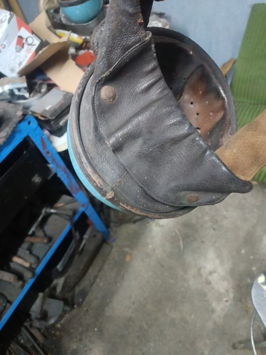 Stary PRL  kask  orzeszek  wyprzedaż garażowa kolekcji