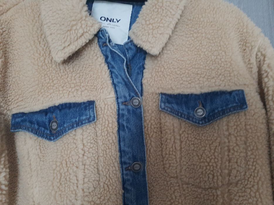 Джинсова куртка.