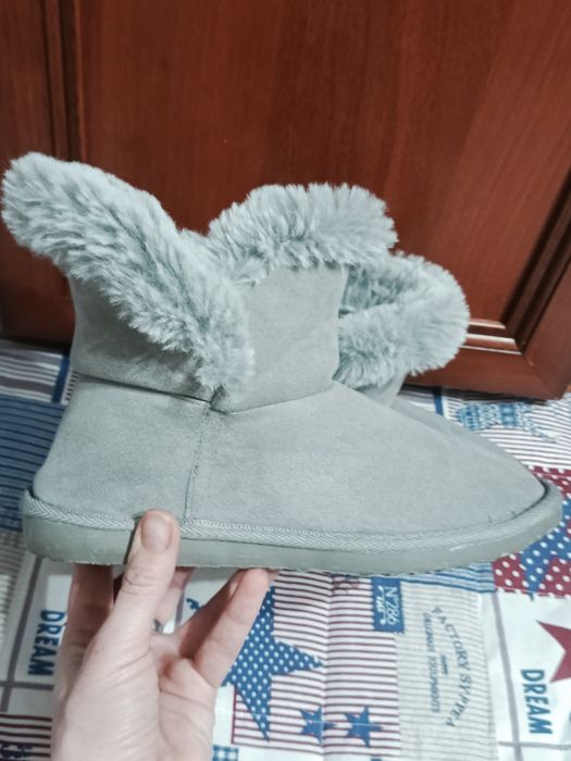 Жіночі сірі угги