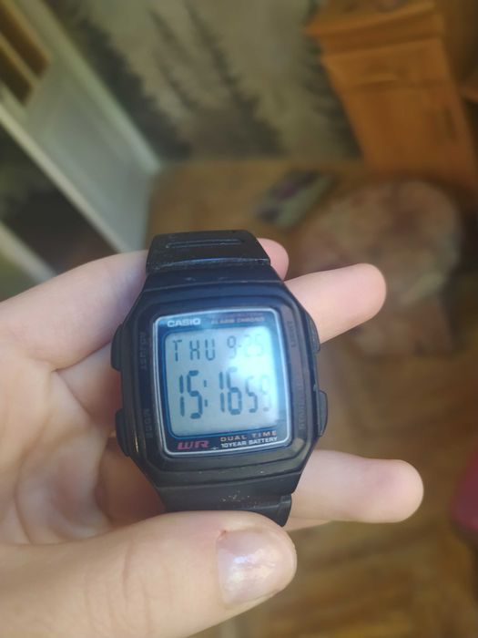 Годинник Casio F201w цифровий водостійкий гарний стан