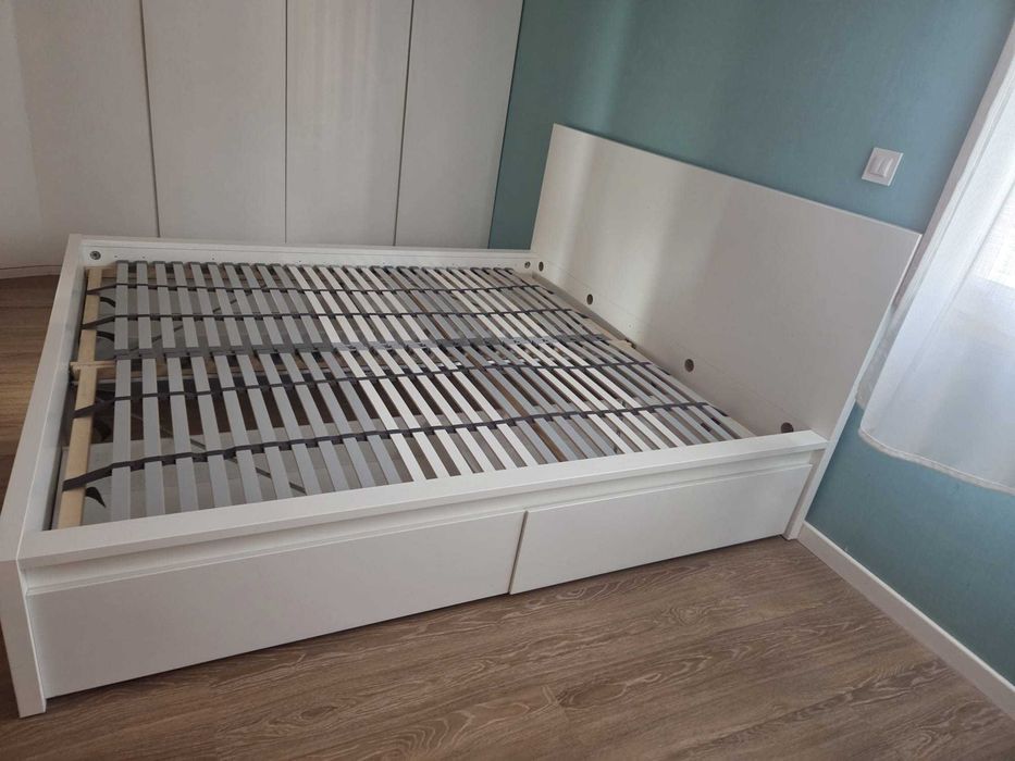 cama 200x200c. com arrumação em baixo