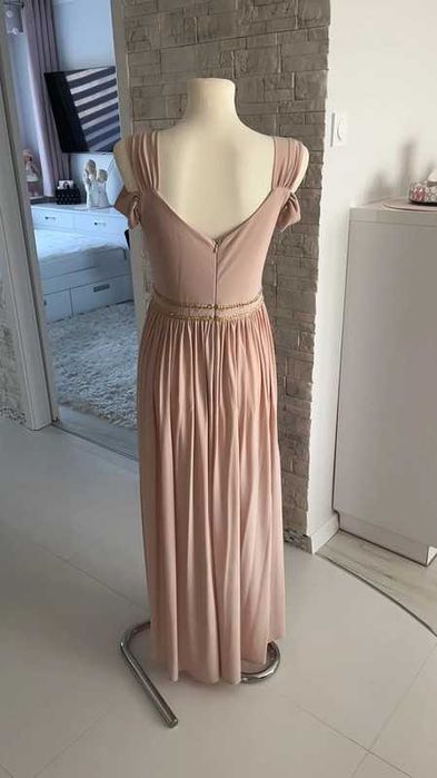 Sukienka maxi z opadającymi ramiączkami