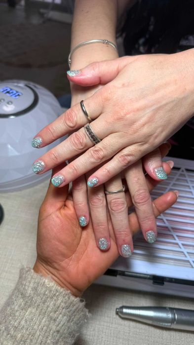 Procuro oportunidade como Manicure e Pedicure