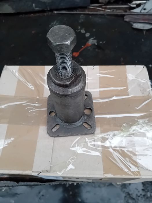 Продам амартизатори ява