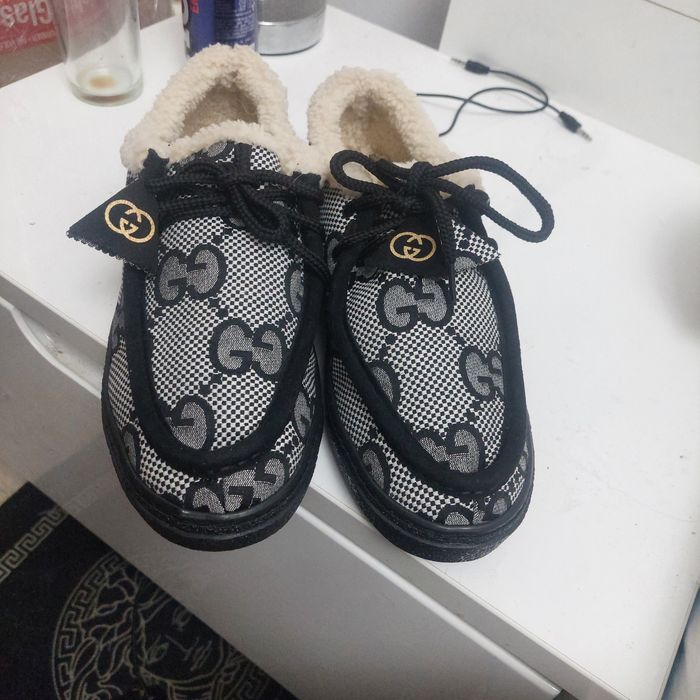Nowe  czarne buty z kożuszkiem gucci