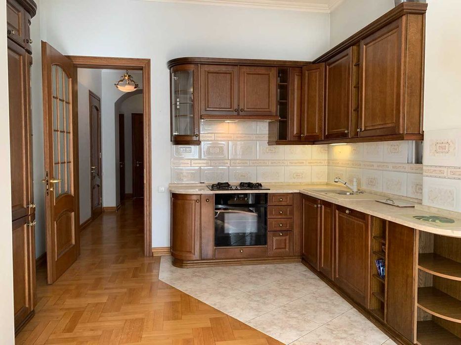 Продаж квартири Саксаганського, центр, Льва Толстого, Олімпійська