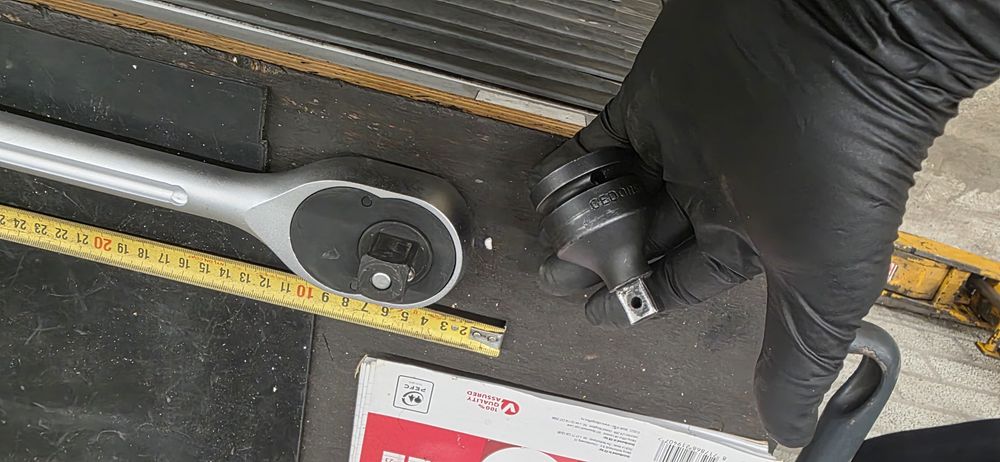 Duży bardzo solidny teleskopowy klucz z grzechotka