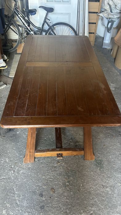Mesa de Jantar em Madeira – Grande e Resistente