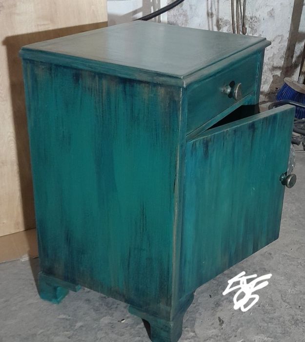 Szafka nocna- ręcznie malowana retro odnowiona