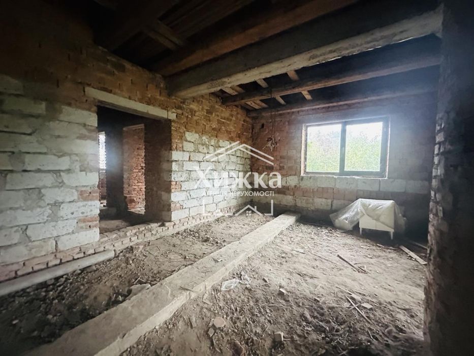 Продається сучасна новобудова у м. Хуст