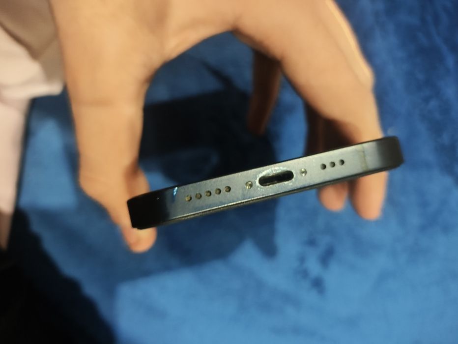 Обменяю айфон 12