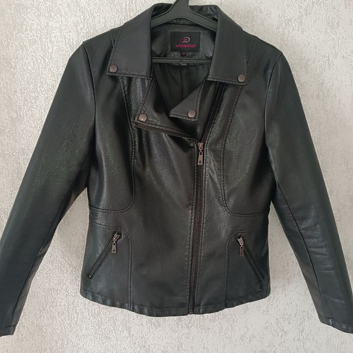 Жіноча куртка  48 розмір