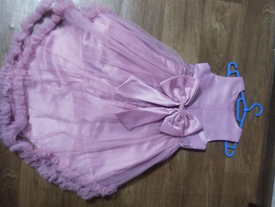 Святкове плаття для дівчинки