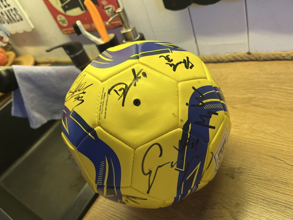 Orginalna piłka z podpisami