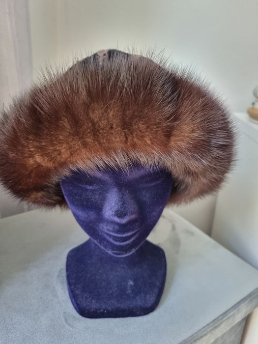 Czapka obszyta futrem naturalnym